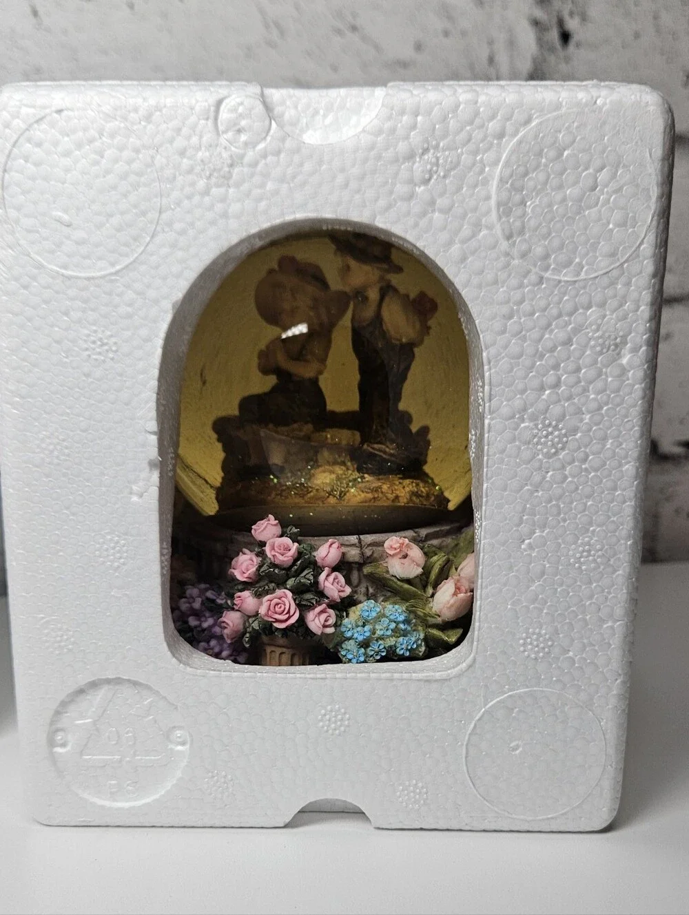 Secret Treasures Musical Snow Globe Boy & Girl Friend Resin Base NIB - Picture 6 of 7